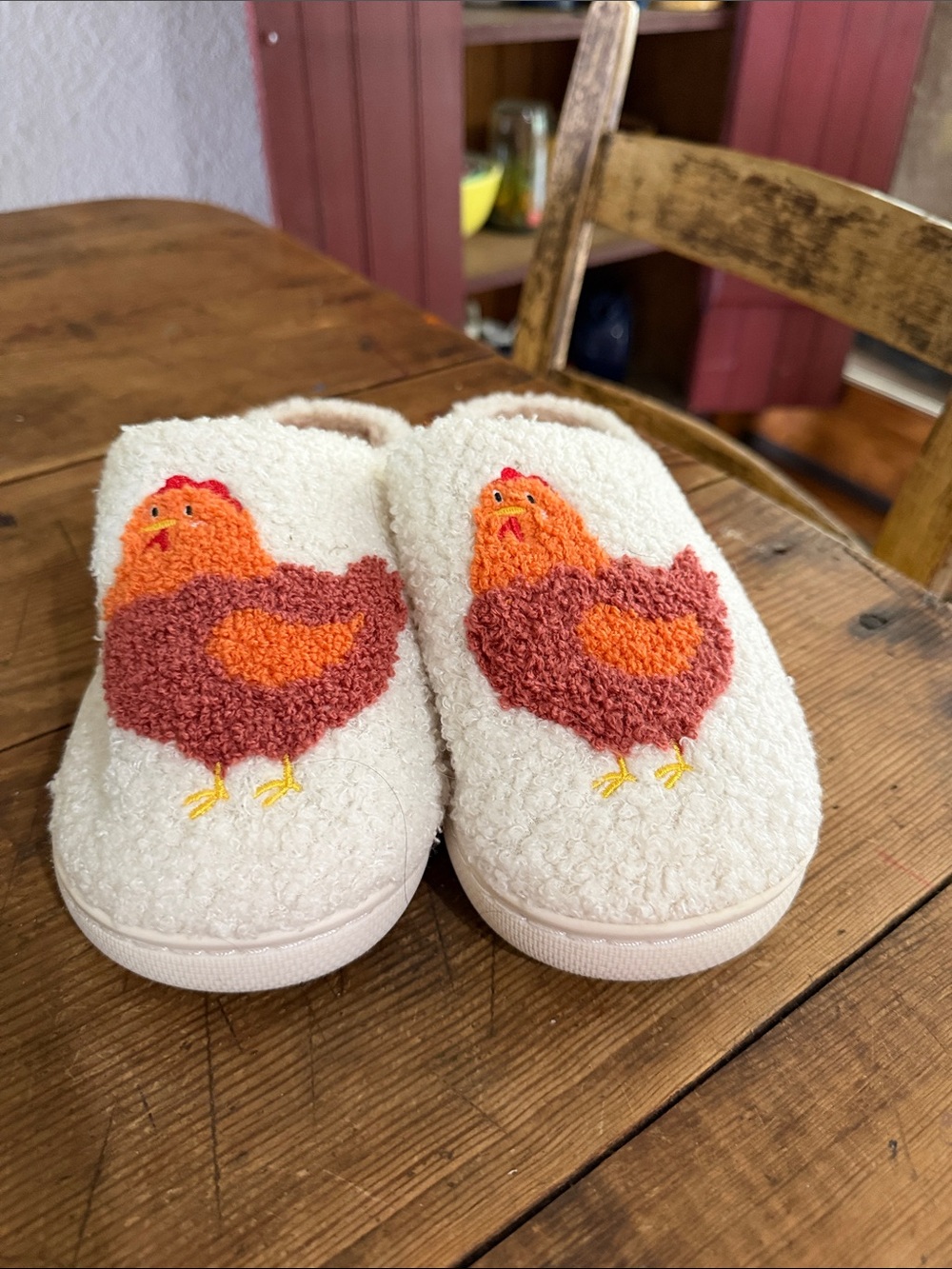 Cream Sherpa Women’s Slip-On Slippers with Orange & Red Chicken Detail